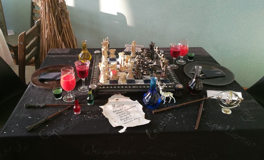 Zdjęcie stół okolicznościowy - partia szachów