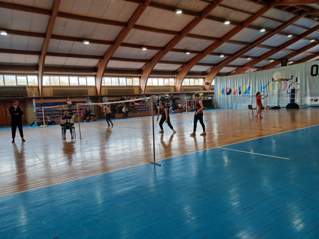 Zdjęcie - Półfinał wojewódzki w badmintonie dziewcząt i chłopców