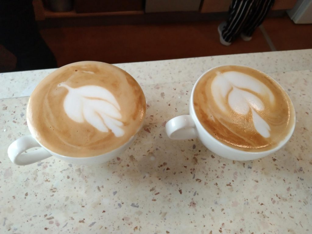 zdjęcie - kawa w filiżance wzór serce