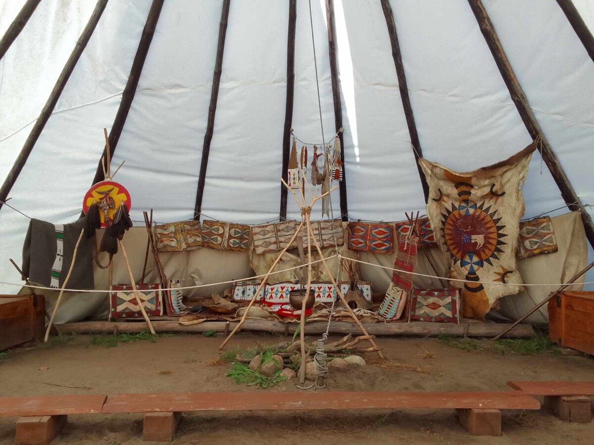 Wystrój wnętrza Tipi - namiotu Indian