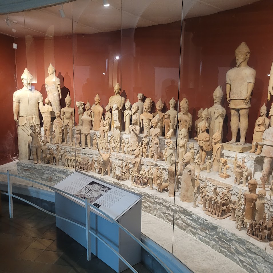 Figury wykopane na terenie Cypru, obecnie znajdujące się w Muzeum Cypru w Nkozji